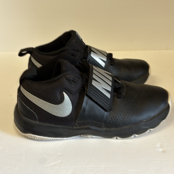 New Team Hustle D8 Athletic Shoes - Picture 1 of 9